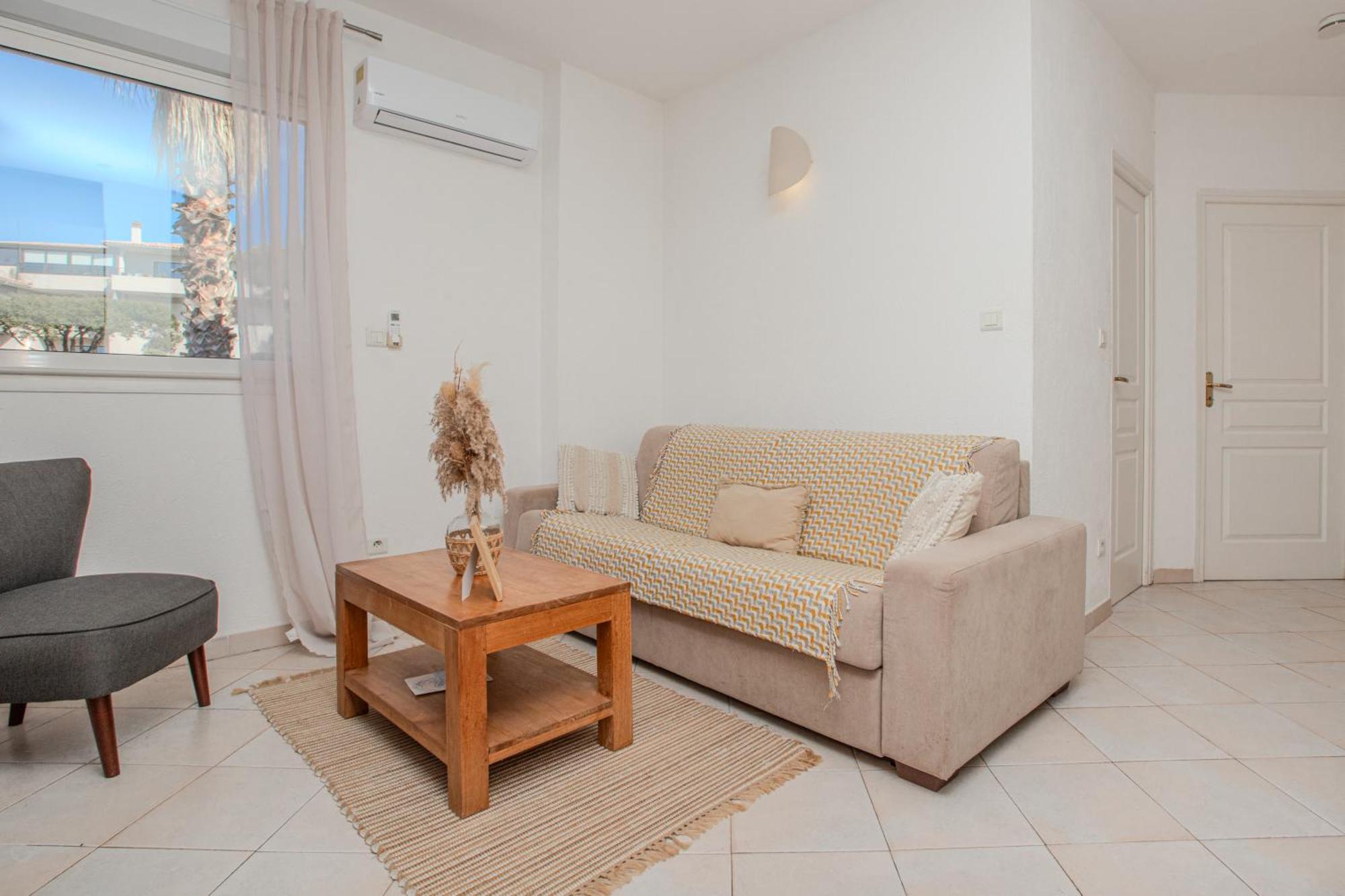 & Aria Marina Aparthotel 3*